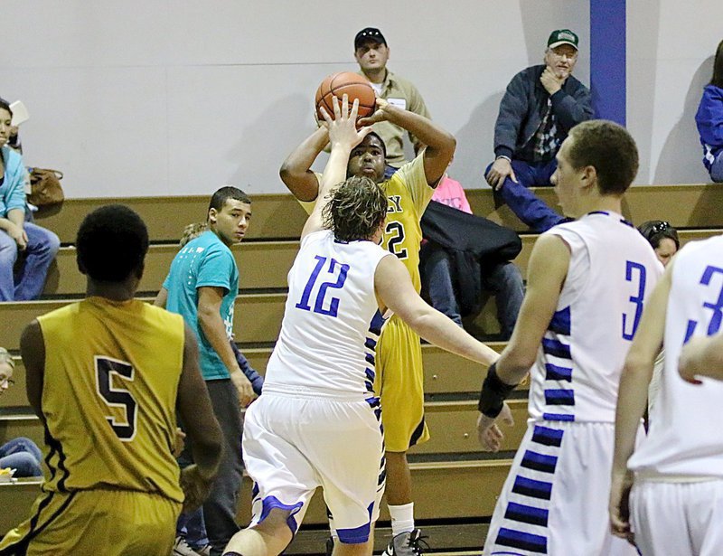 Image: Kenneth Norwood, Jr.(22) takes a shot from the corner with Italy trying to keep the game close.