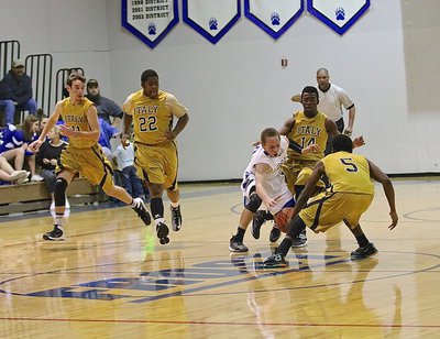 Image: Gladiators Ryan Connor(11), Kenneth Norwood, Jr.(22), Kendrick Norwood(14) and Kevin Johnson(5) try to come up with a loose ball while getting back on defense.