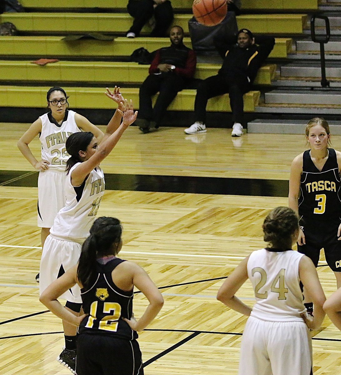 Image: Alex Minton-Felder(12) shoots a free throw.