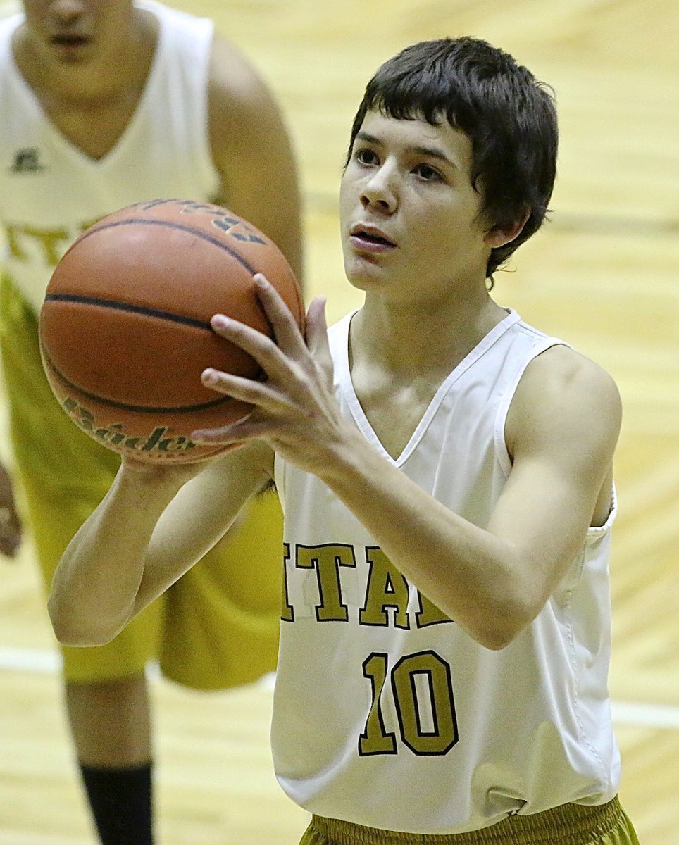 Image: Italy 8th Grader Brentlee Grant(10) is in the zone.