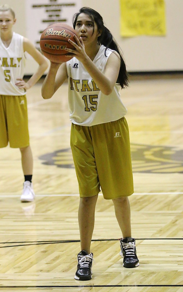 Image: Emilly Guzman(15) puts in a free-throw for Italy’s A team.