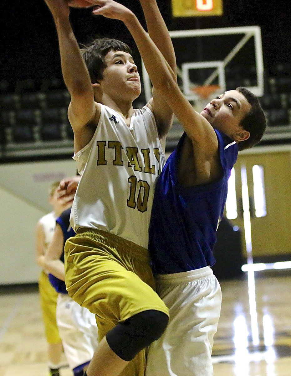 Image: Brentlee Grant(10) takes it to the hole for the Italy 8th grade team against Blooming Grove.