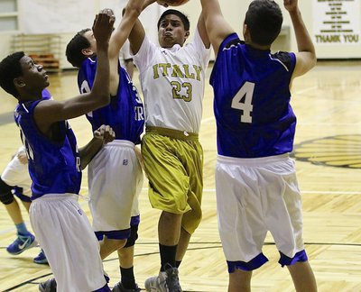 Image: Italy 8th grader Aaron Franco (23) gets up a shot after driving into the lane.