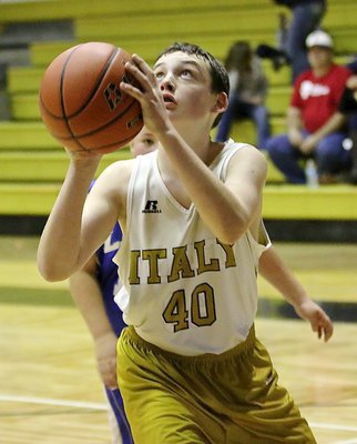 Image: Italy’s Hunter Hinz(40) goes up for a basket against the Blooming Grove Lions.