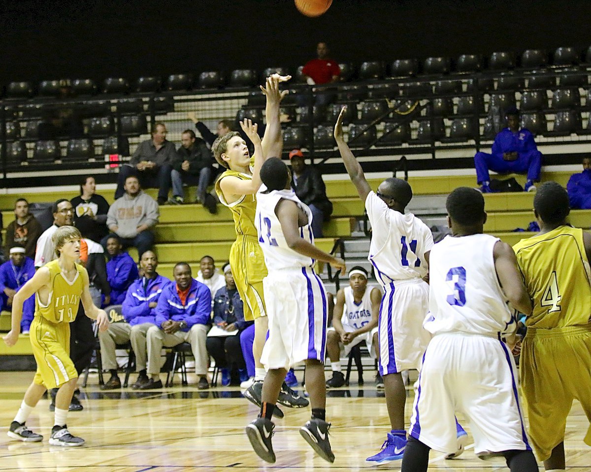 Image: JV Gladiator Josh Cryer(1) shoots over Gateway’s defense. Cryer finished with 6-points.