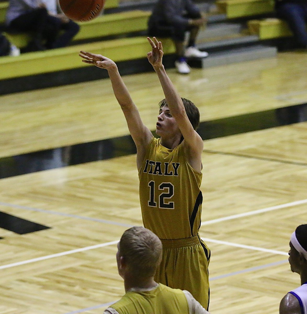 Image: Sure shot Ty Windham(12) shoots a free-throw for the Gladiators.