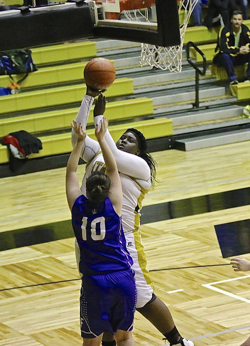 Image: Lady Gladiator Cory Chance(33) was unstoppable even on a bad wheel she had injured in warmups.