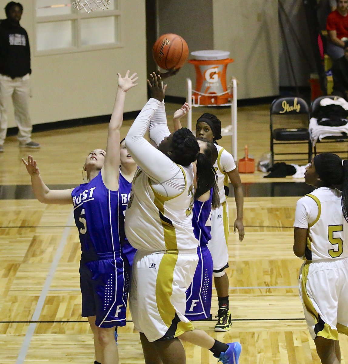 Image: Cory Chance(33) continues her domination in the paint over Frost.