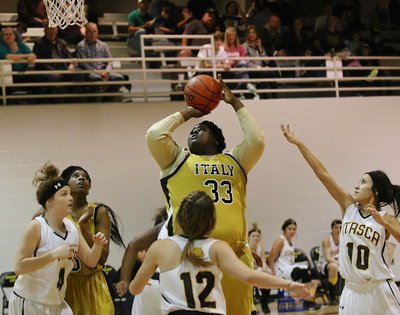 Image: Cory Chance(33) makes it look easy for the Lady Gladiators.