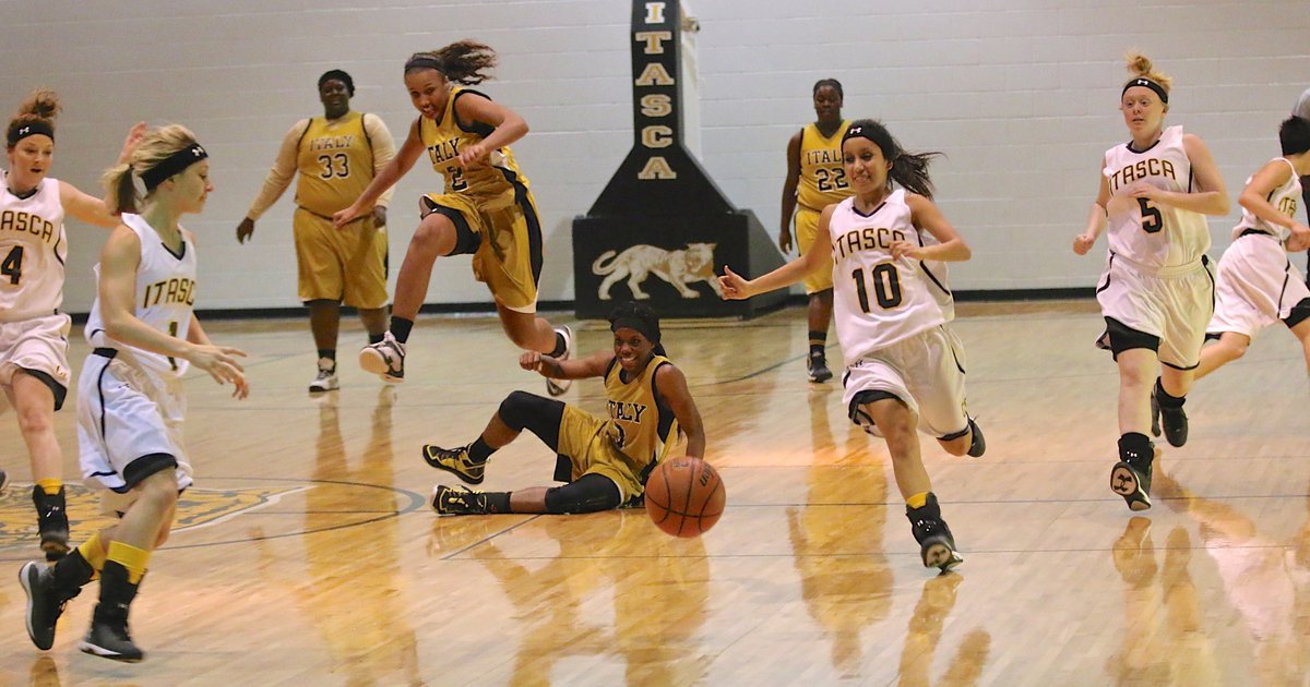 Image: Kortnei Johnson(3) and teammate Emmy Cunningham(2) give maximum effort for the Lady Gladiators.