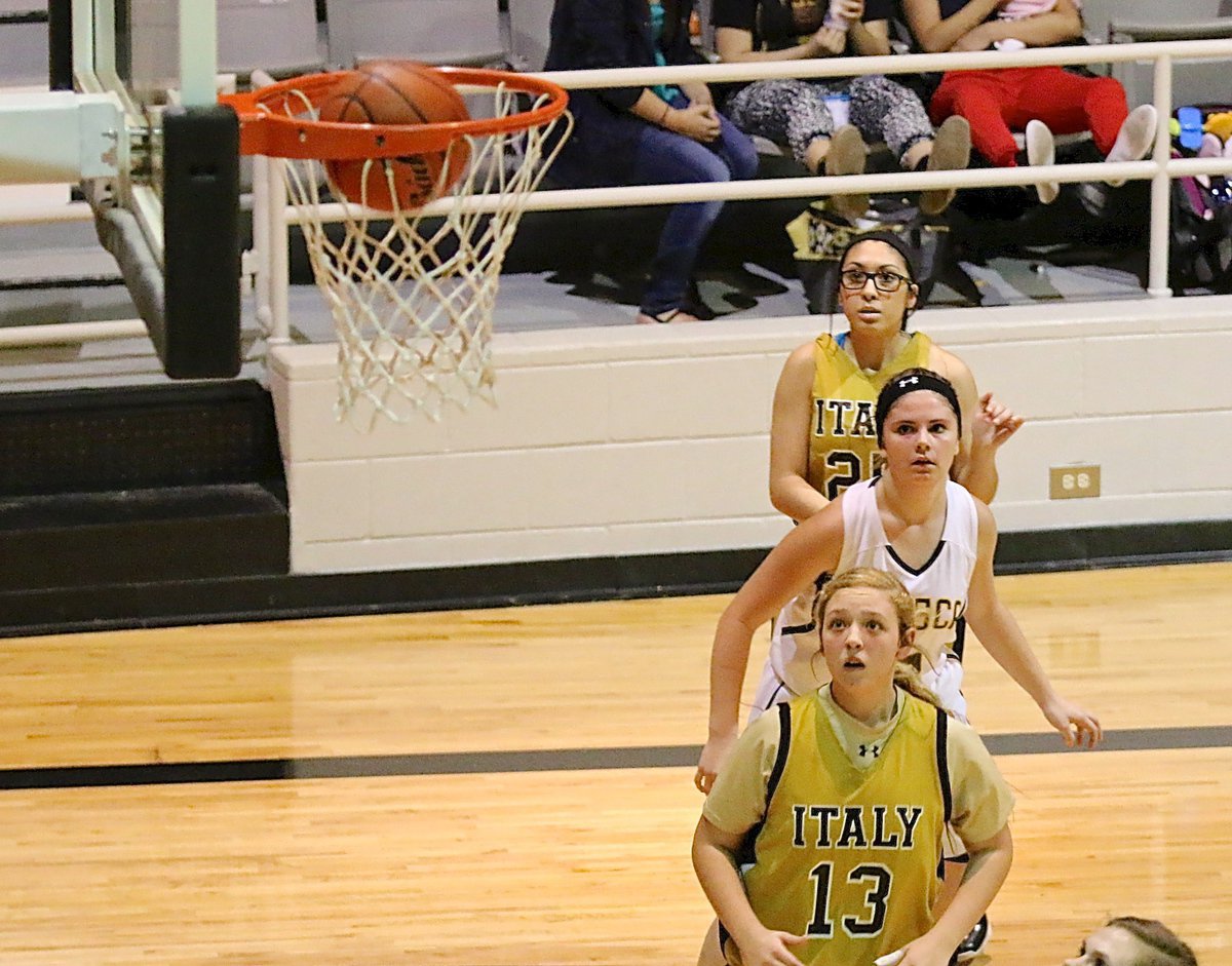 Image: Lizzie Garcia(25) drains a three-pointer for the Lady Gladiators.