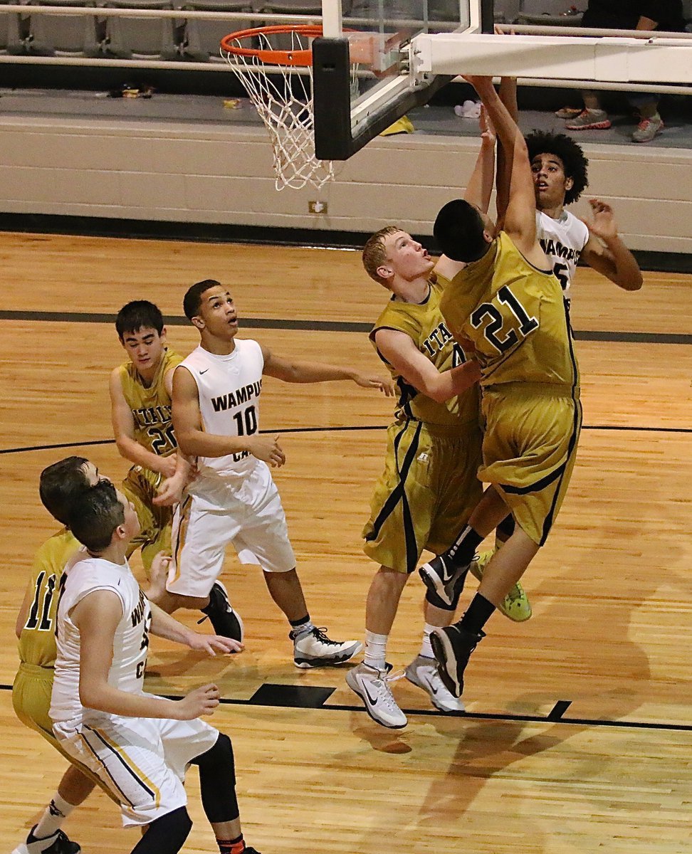 Image: Gladiators Cody Boyd(4) and David De La Hoya(21) challenge a Wampus Cat shooter as Kyle Tindol(20) and Ryan Connor(11) battle for position.