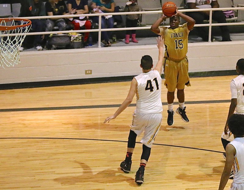 Image: Kenneth Norwood, Jr.(15) tries a deep three for the Italy cause.