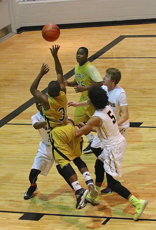 Image: Kendrick Norwood(3) keeps shooting until the final buzzer but Italy comes up short against Itasca.