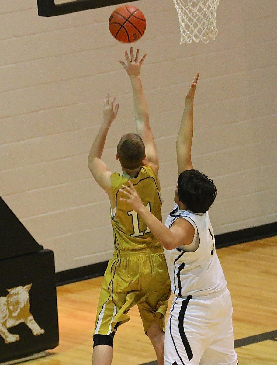 Image: In the JV game, Italy’s James Walton(11) scores inside against Itasca.