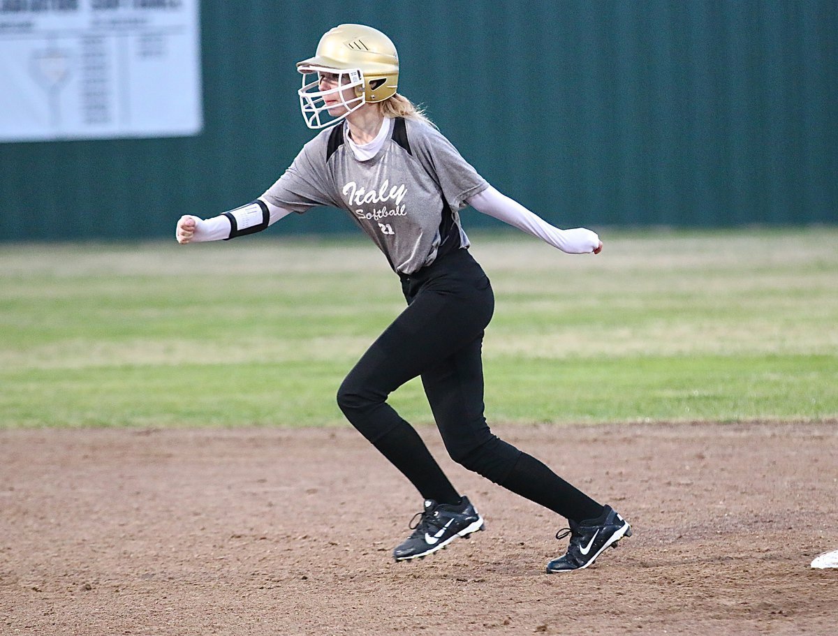 Image: Lady Gladiator Paige Cunningham(21) leaves second-base and reaches third.