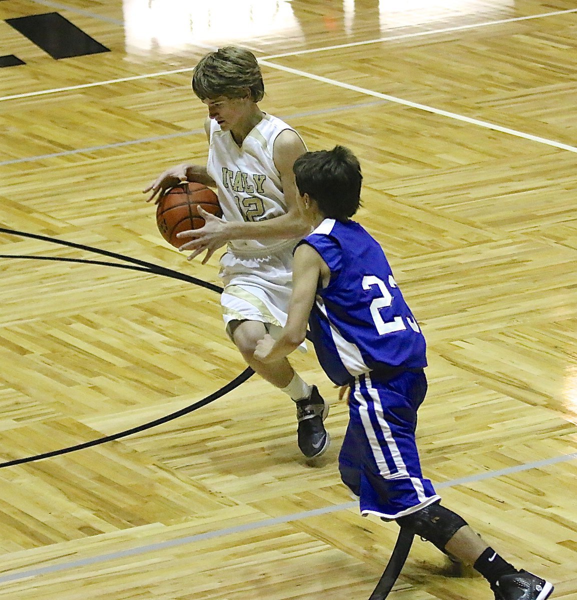 Image: Italy’s Garrett Janek(12) steals a pass from the Polar Bears.