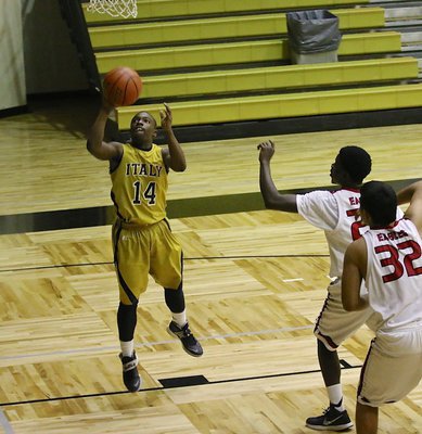 Image: Kendrick Norwood(14) gets an open look under the basket after an assist from teammate Gary Kincaid.