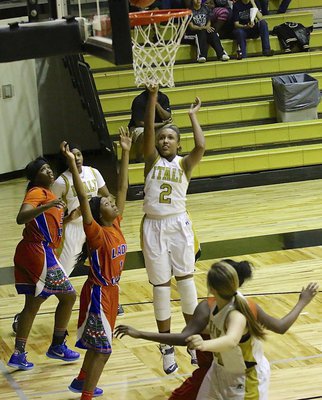 Image: Freshman Emmy Cunningham(2) scores 2-points for the Lady Gladiators early against Dallas Gateway.