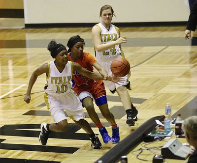 Image: Lady Gladiator senior K’Breona Davis(10) and teammate Lillie Perry(24) hustle after a loose ball.