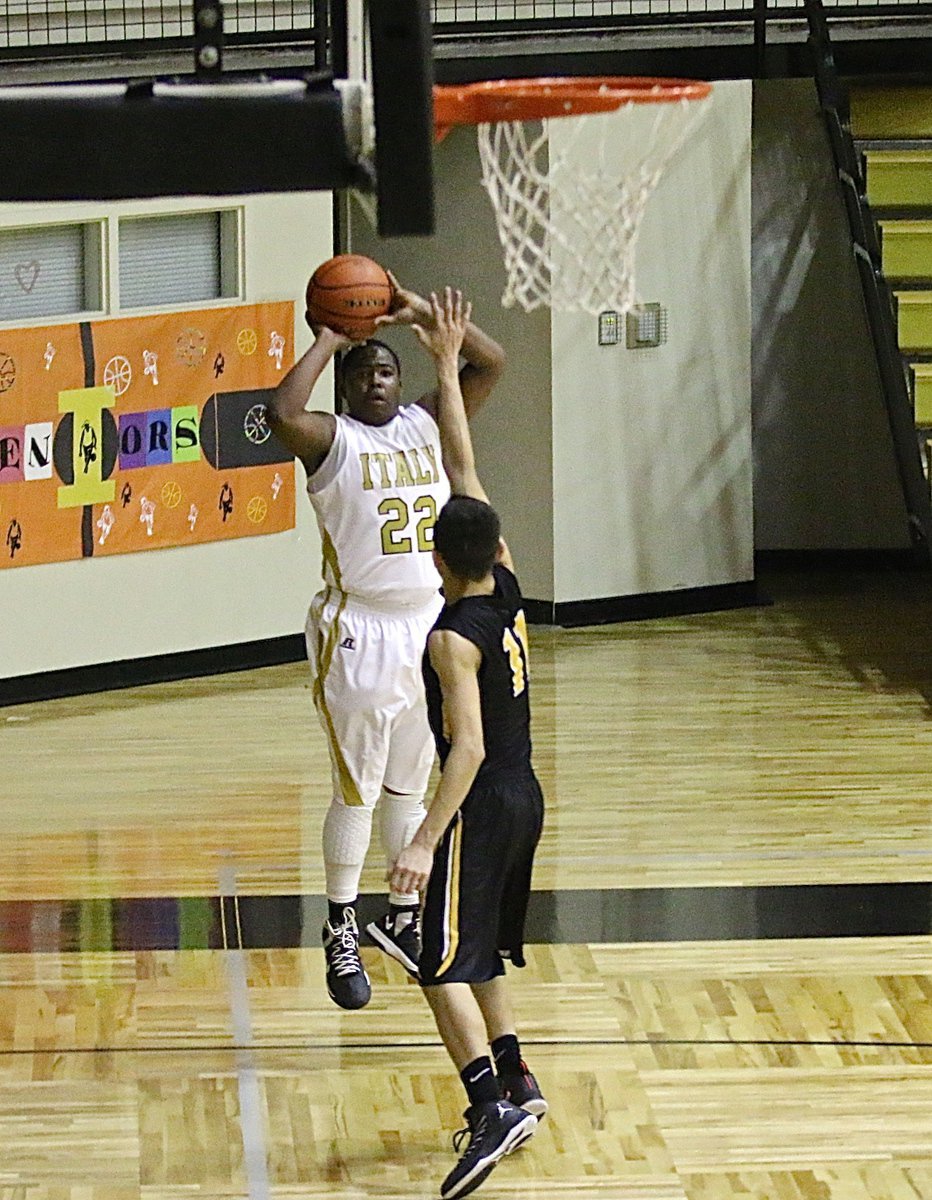 Image: Kenneth Norwood, Jr.(22) led Italy with 17-points, including three 3-pointers, but the Itasca Wampus Cats got the 53-45 win, foiling the Gladiators and their playoff hopes.