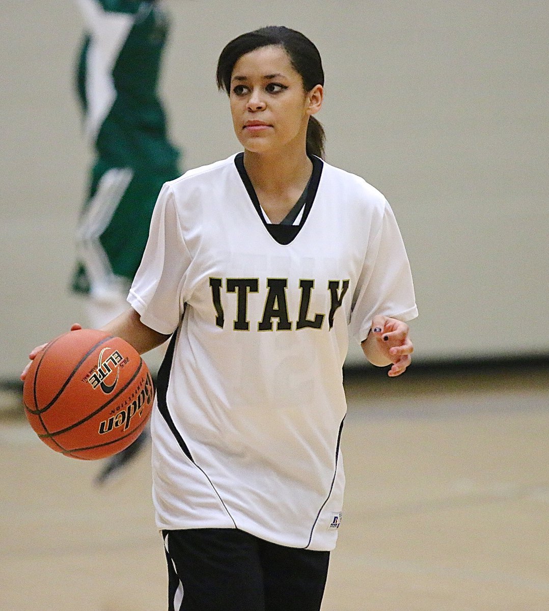 Image: Senior Lady Gladiator Alex Minton-Felder(12) warms up before the start of Italy’s area playoff matchup against the Santo Lady Cats.