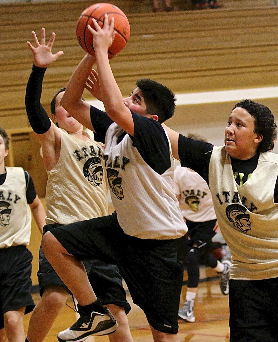 Image: Italy White’s Andrew Celis(9) draws the and-1 after a strong move to the basket. Italy Gold’s Jayden Saxon(8) and Evan Cunningham(7) were defending on the play.