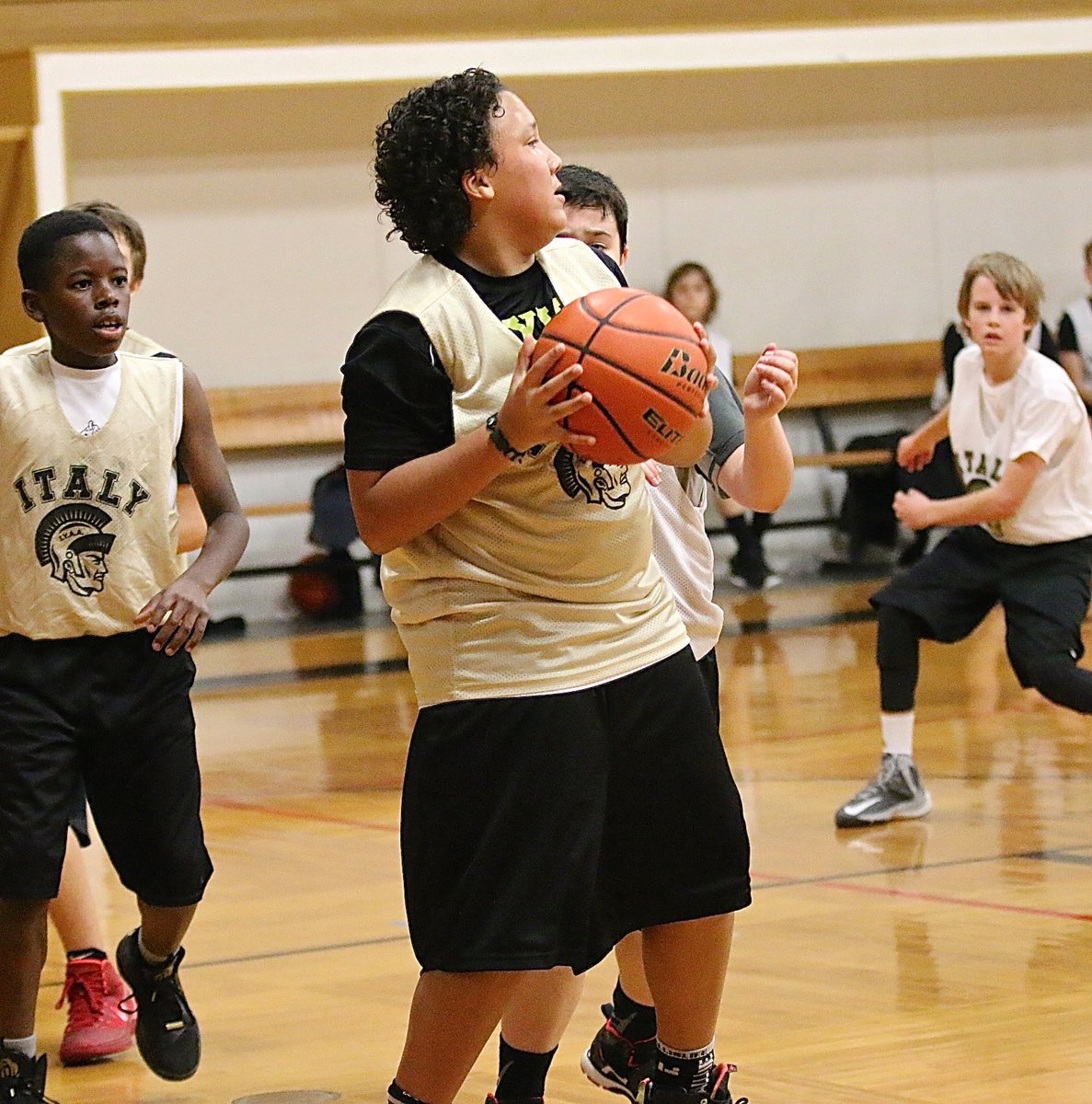 Image: Evan Cunningham(7) tears the ball away from the opponent and then outlet passes to ignite Italy Gold’s offense.