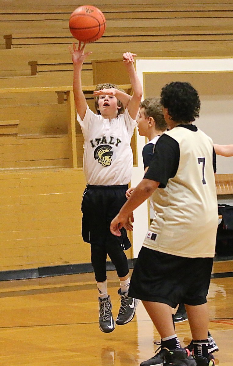 Image: With 2:00 remaining in overtime, Reese Janek knocks down this jumper to give Italy White a 28-26 advantage.