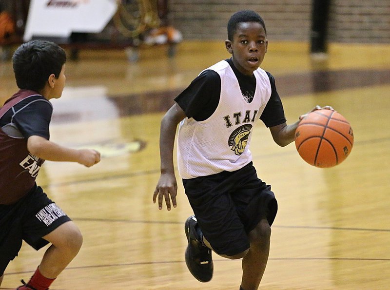 Image: Italy’s Julius Williams(15) handles the ball like a pro.