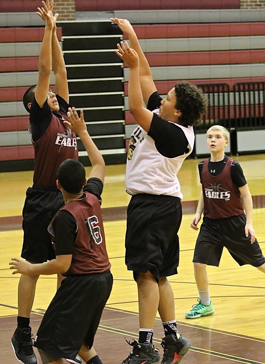 Image: Evan Cunningham(7) with a jumper from outside the paint for Italy.