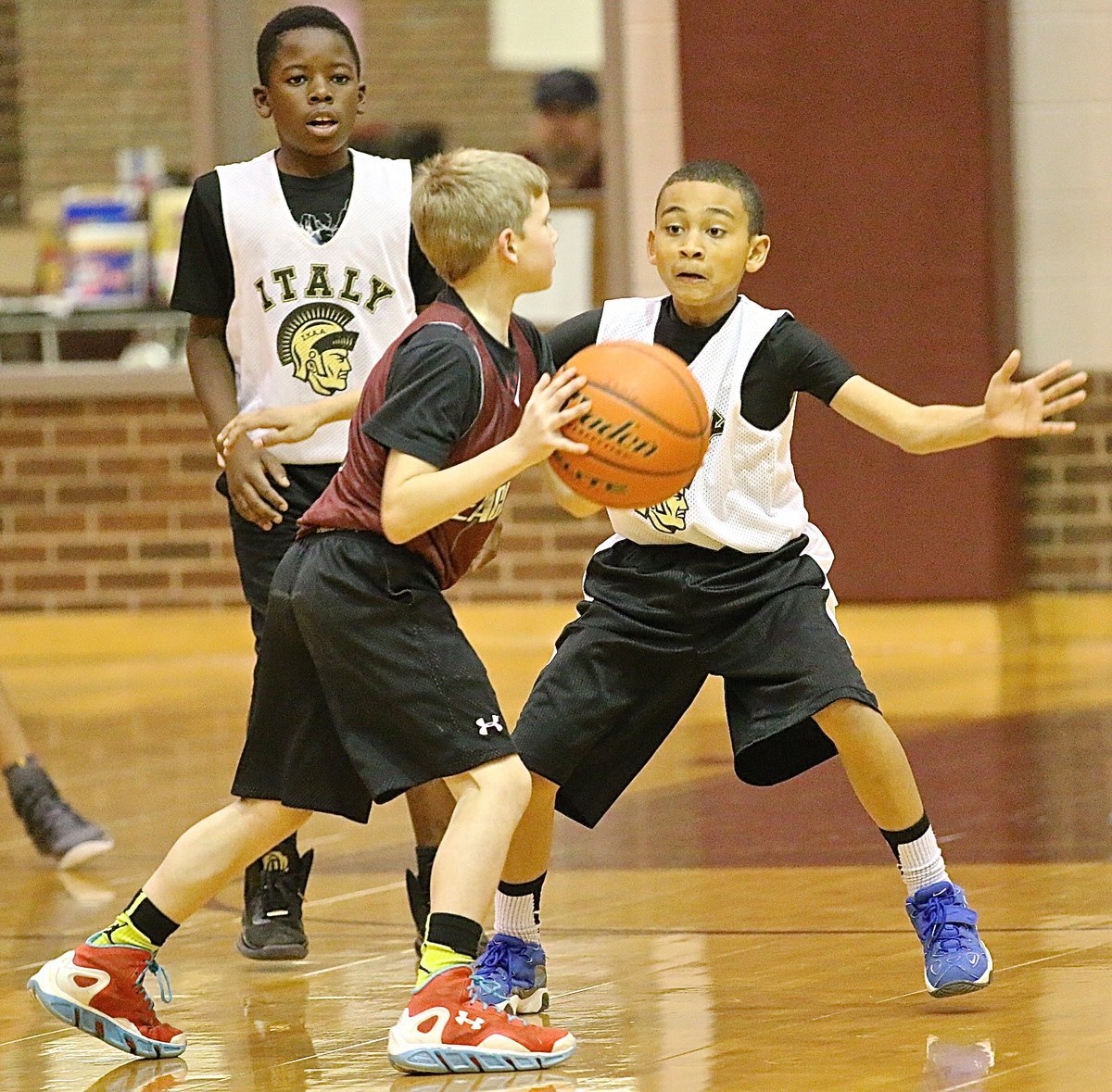 Image: Italy defenders Julius WIlliams(15) and Calvin Mays(4) pressure a Hillsboro ball handler.