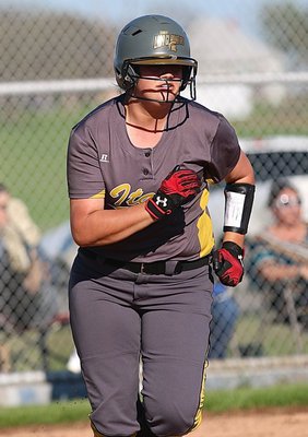 Image: Lady Gladiator Jenna Holden motors to first-base while recording an RBI.