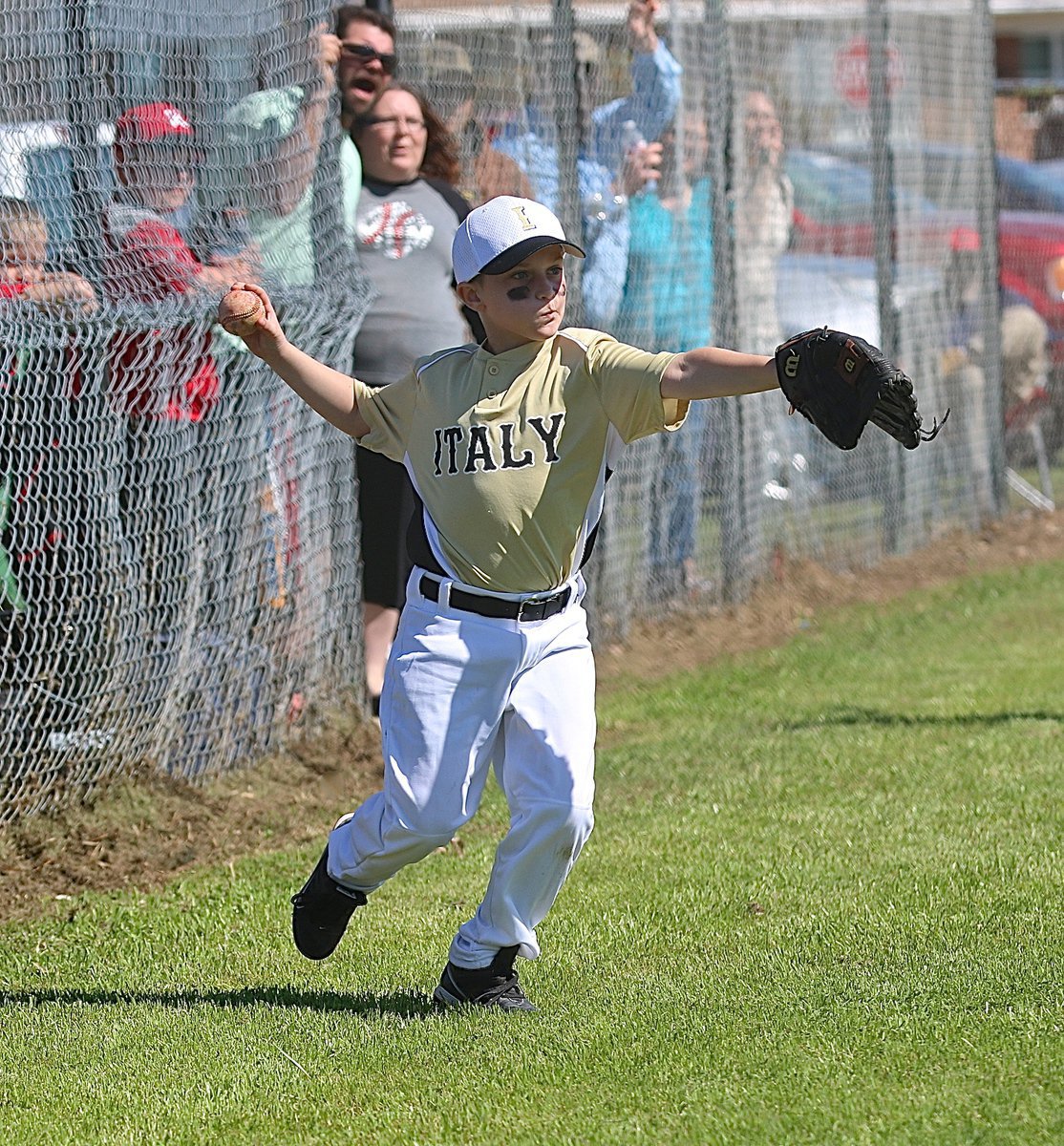 Image: Italy third-baseman Chance Shaffer tracks down a foul ball.