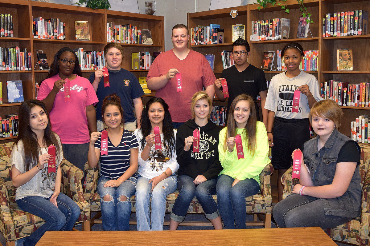 Image: Senior Red Ribbon (Good 80-89) :(back row) Brenya Williams, JT Escamilla, Zac Mercer, Angel Abundiz, Chardanae Talton, (front row) Alexiz Parra, Ana Luna, Lupita Rincon, Halee Turner, Jozie Perkins(2 entries), Zoe Hall