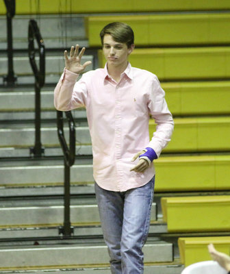 Image: Ty Windham waves to his fans during the Senior Introductions to begin the banquet.