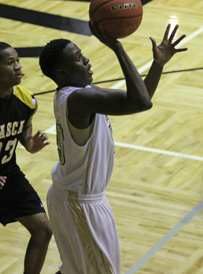 Image: Italy JV Gladiator Anthony Lusk(20) drives the baseline to score against the Cats.
