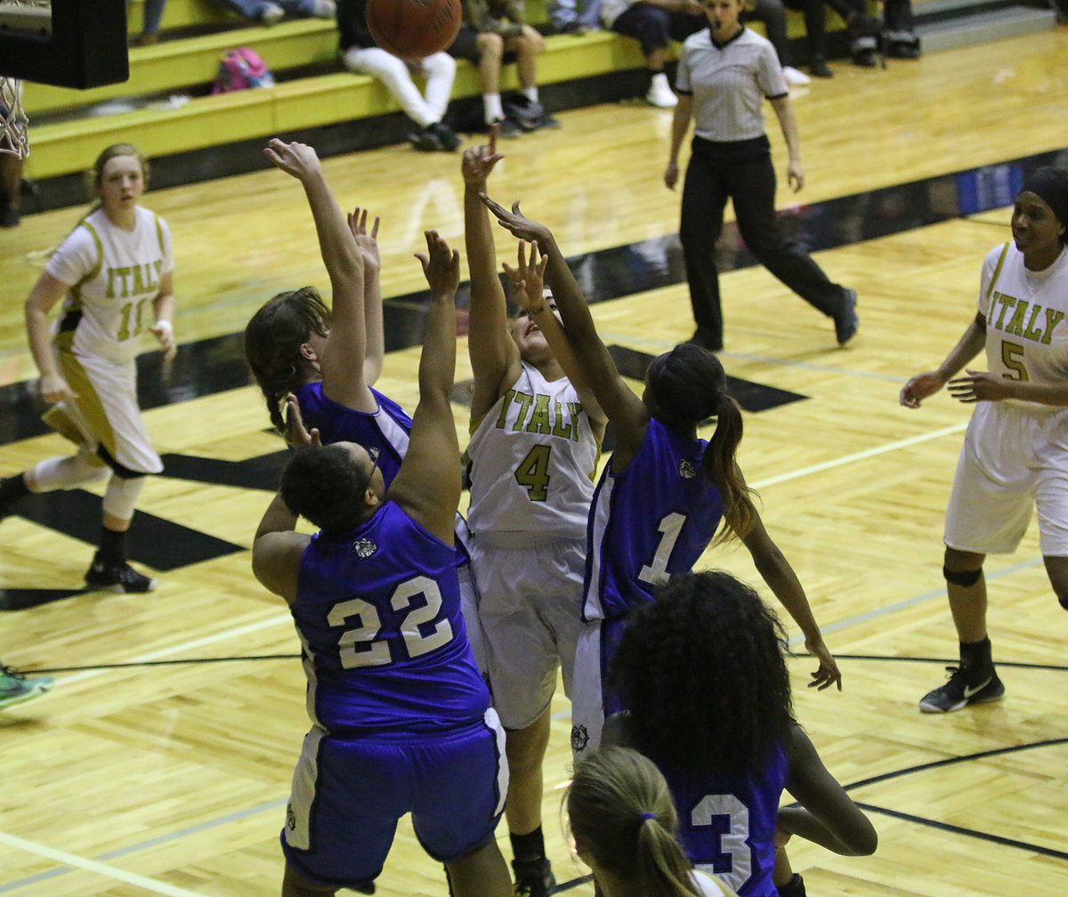 Image: Lady Gladiator Vanessa Cantu(4) also puts in 4 first-half points against Milford.