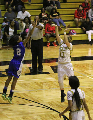 Image: Brycelen Richards(11)  drops in a 3-ball over the outstretched paw of a Lady Bulldog.
