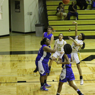 Image: Italy’s Ta’Keya Pace(12) pulls up for a jumper in the lane over Milford defenders.