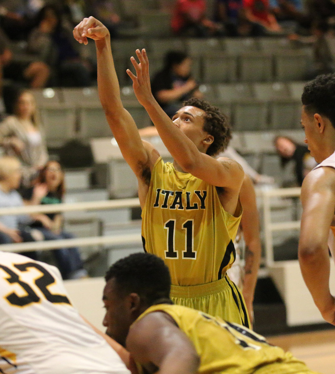 Image: Keith Davis II (11) dropped in 4 first-half three-pointers and went 3-out of -6 from the line to lead all scores with 21-points in the district finale against Itasca.