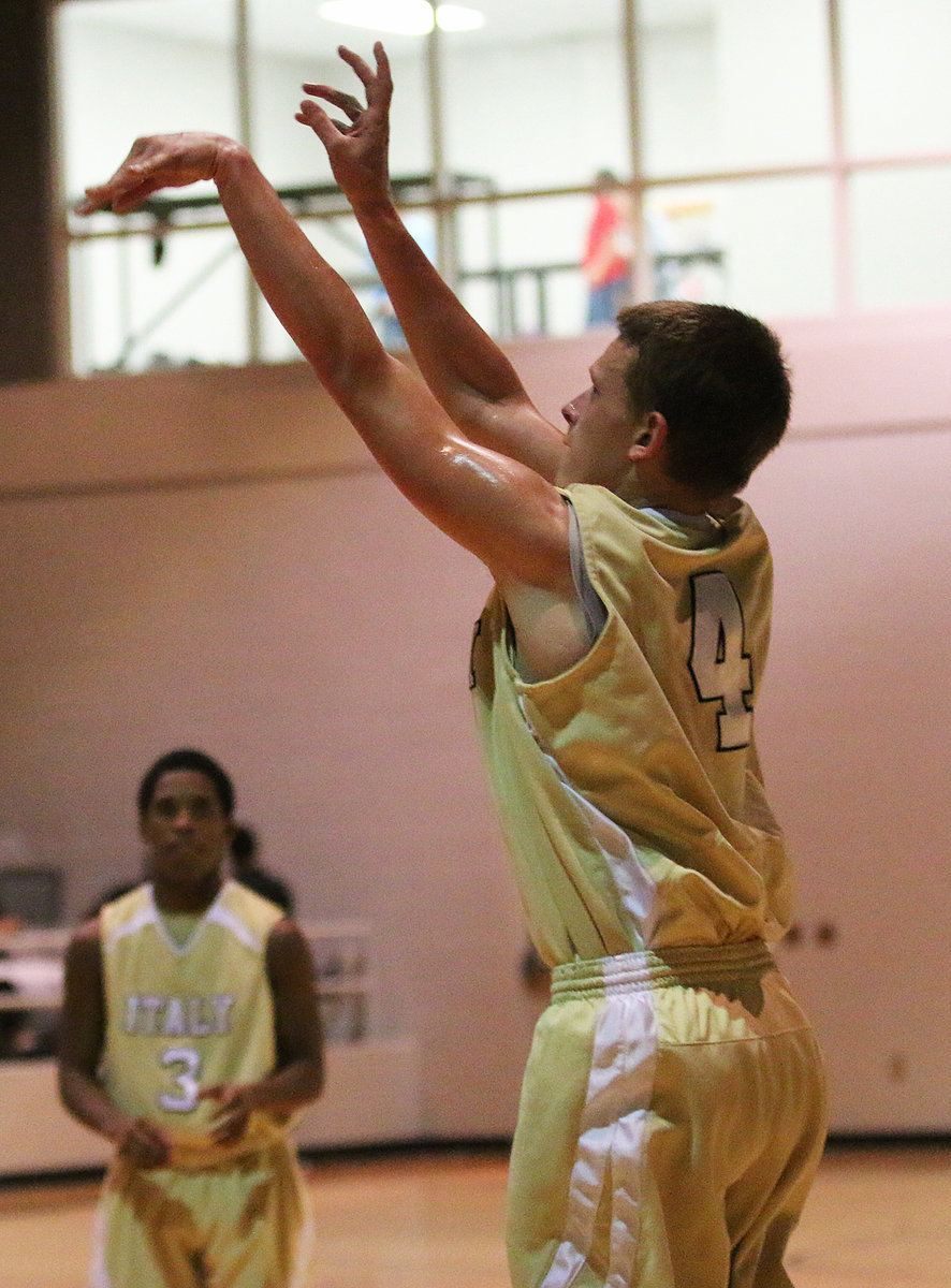 Image: Against Itasca, Josh Cryer(4) scored 4-points from long range for the JV Gladiators. Italy’s JV won 38-18 to go 19-1 on the season to win the district title unchallenged.