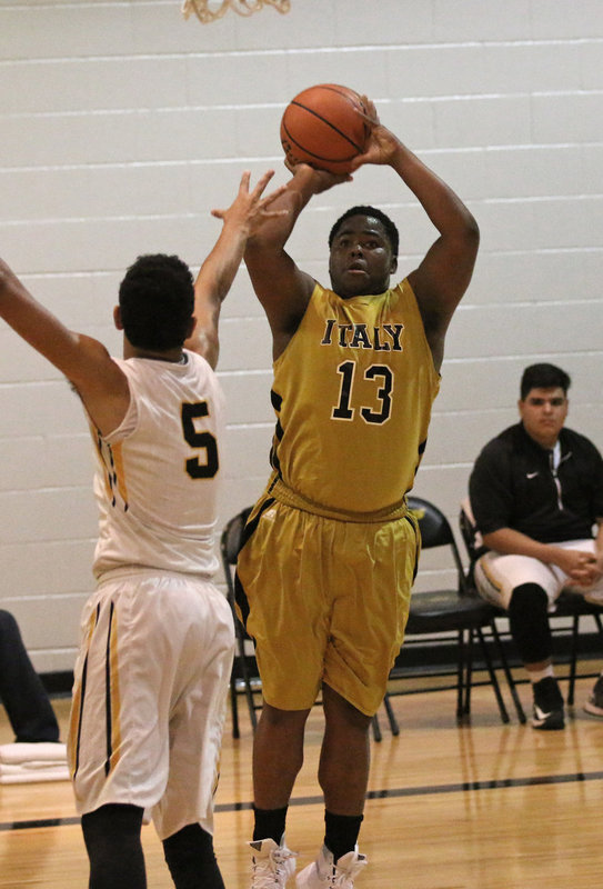 Image: Kenneth Norwood(13) puts in 7 huge points, 5 of his points game in the second-period.