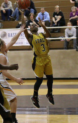 Image: Decorea Green(3) scores 2-points off a layup for the Lady Gladiators.