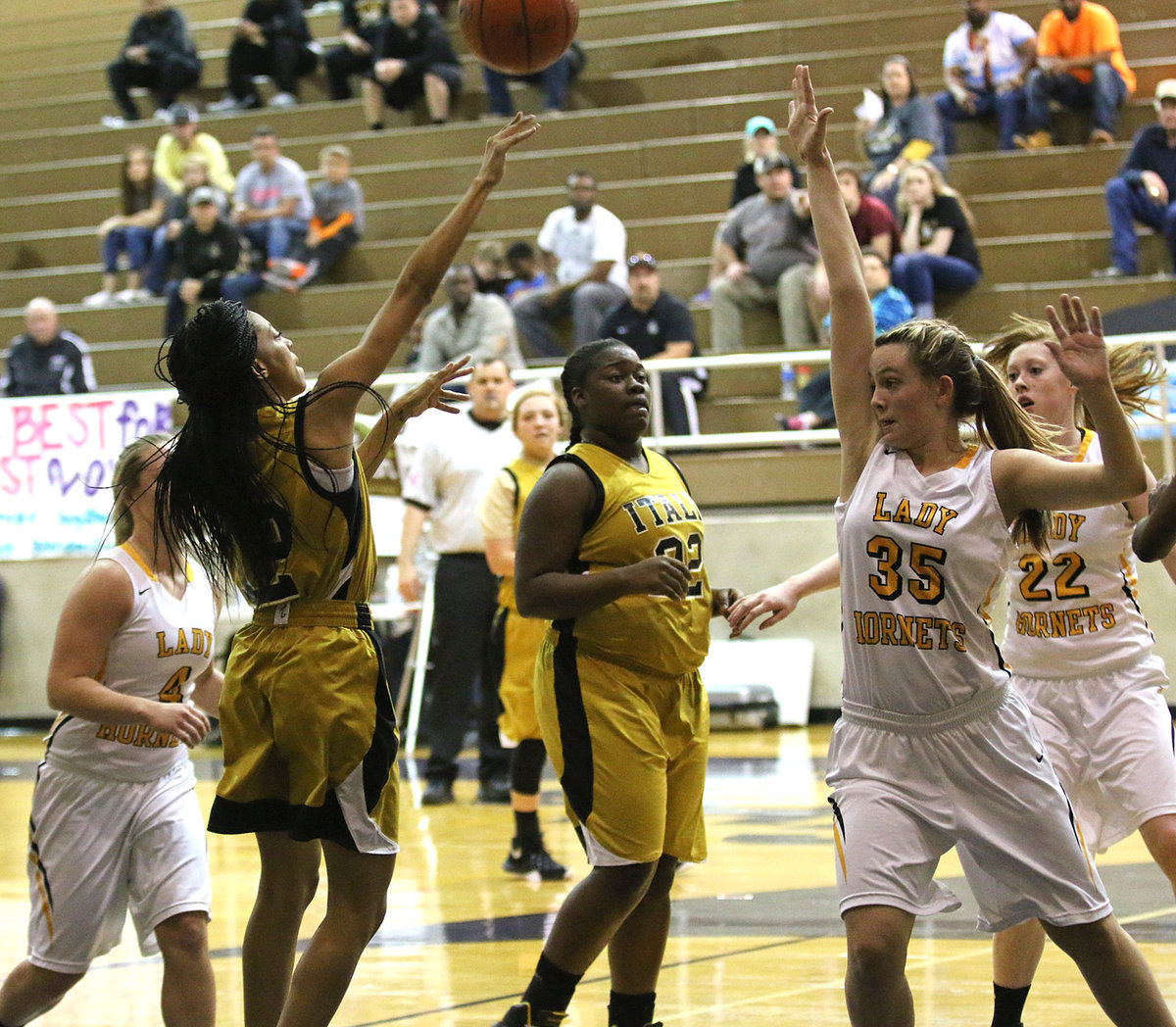 Image: Lady Gladiator Ta’Keya Pace(12) puts up a shot against Era.