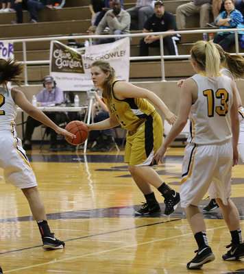 Image: Senior Lady Gladiator Lillie Perry(4) handles the ball in the half-court set.