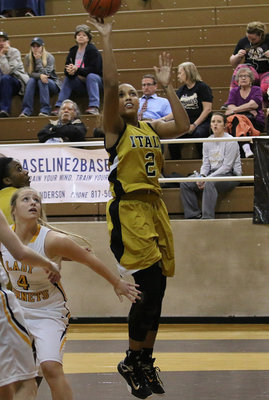 Image: Emmy Cunningham(2) scores a layup for the Lady Gladiator cause.