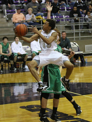 Image: Gladiator shooting guard Keith Davis II (13) had the skills on display against Valley View.