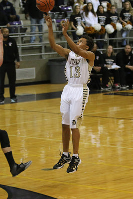 Image: Gladiator Keith Davis II (13) let it fly against the Eagles and knocked down 3 three-pointers against Valley View.