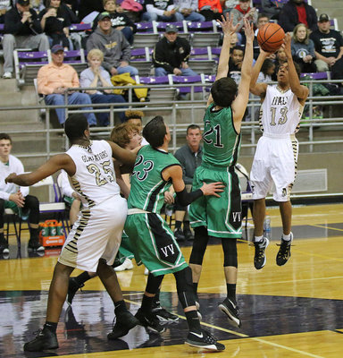 Image: Gladiator Keith Davis II (13) finished the night with a game-high 24-points over the Valley View Eagles.